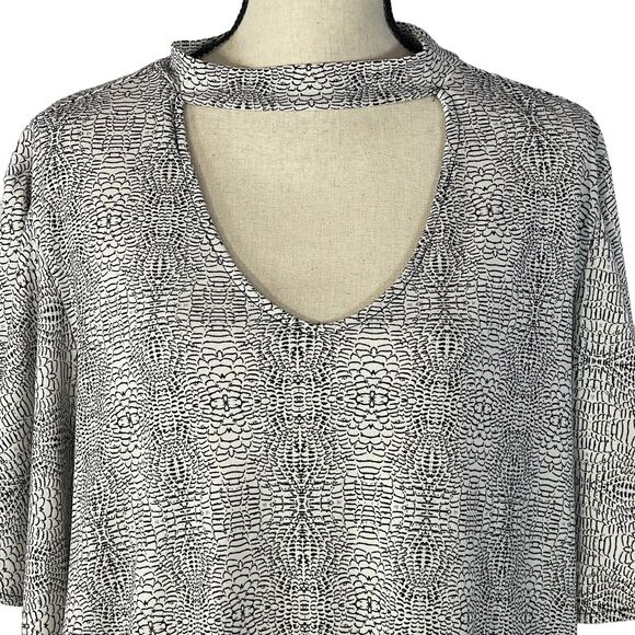 Worthington 2X-Large Top Geometric Keyhole V-Neck Flutter Sleeve Stretch - Picture 2 of 8